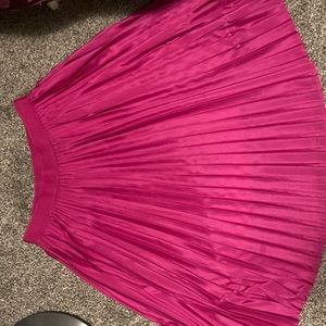 Pink pleated skirt